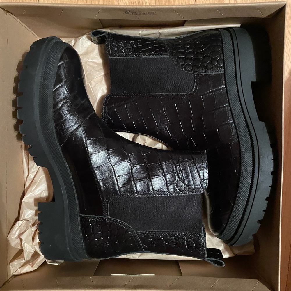 Lucky Brand Black Croco Box Label - LK-EMALI